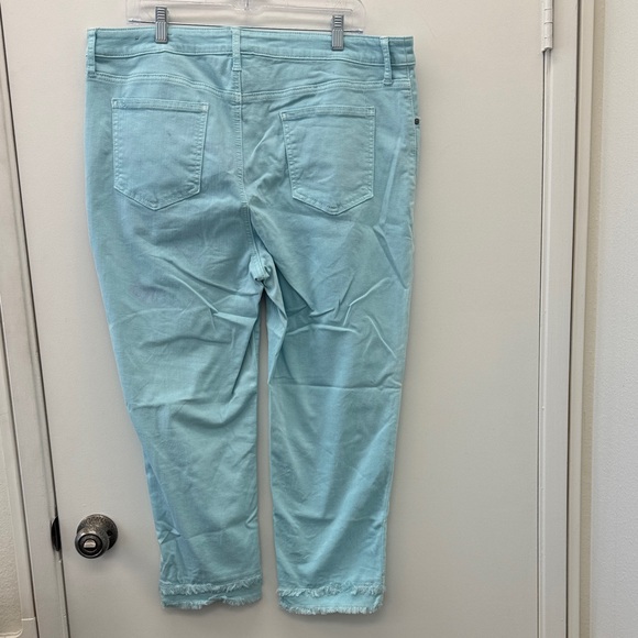 Chico's Soft Aqua Cropped Jeans Size 3 (16) - Picture 4 of 6
